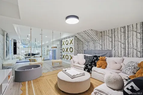 27 Murray Hill Road Scarsdale NY 10583