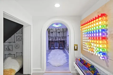27 Murray Hill Road Scarsdale NY 10583