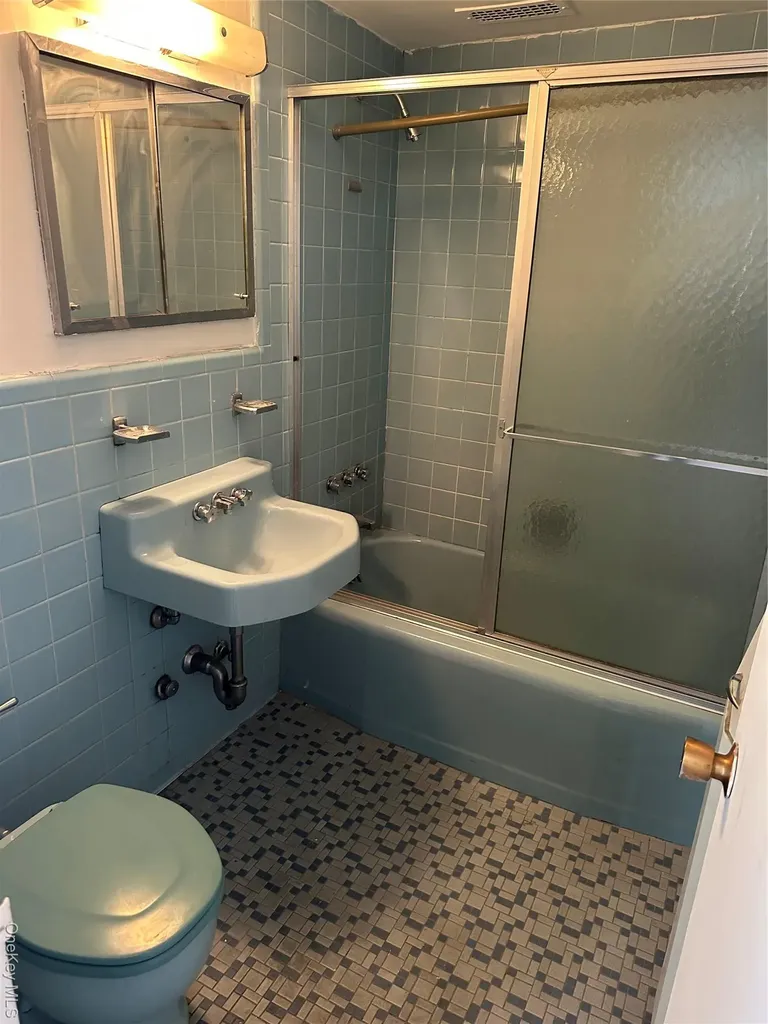 3215 H Avenue Brooklyn NY 11210