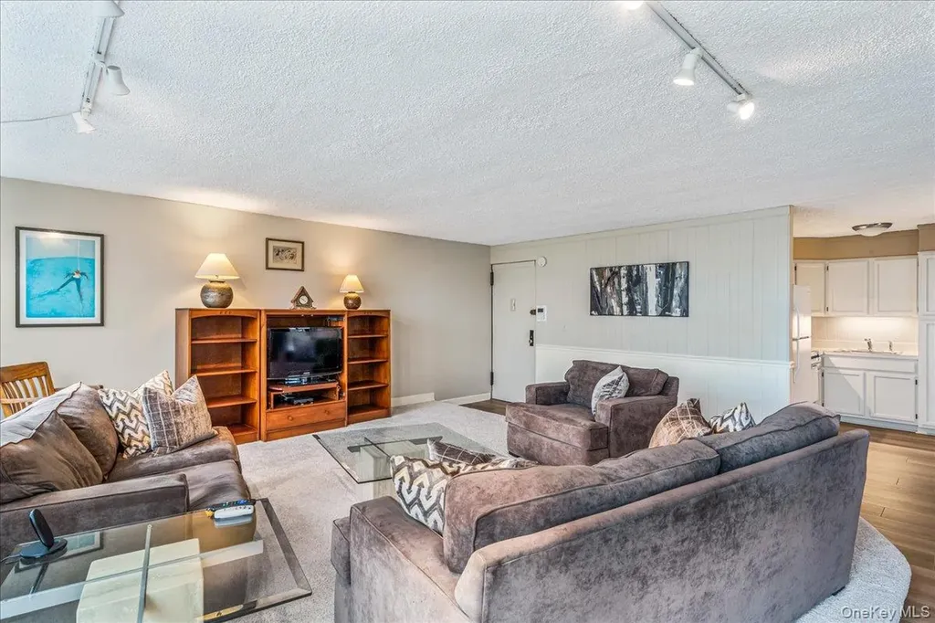7-24 166th Street Beechhurst NY 11357