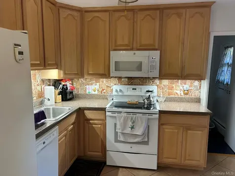 9 Sycamore Drive Hyde Park NY 12538