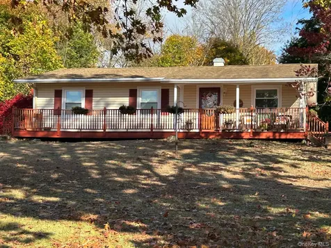 9 Sycamore Drive Hyde Park NY 12538
