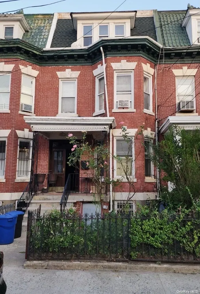 776 Hewitt Bronx NY 10455