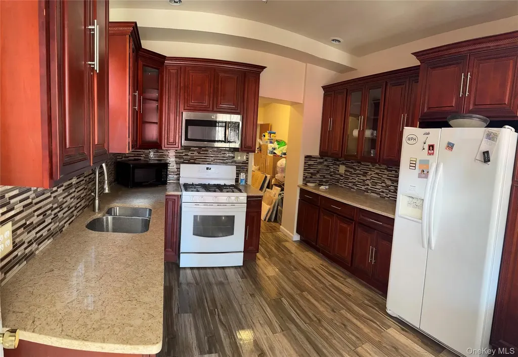 776 Hewitt Bronx NY 10455