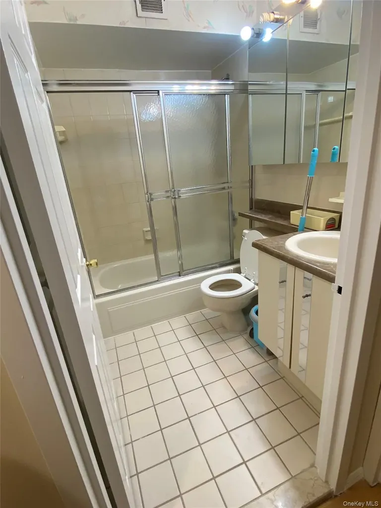 136 17 Maple Avenue Flushing NY 11355