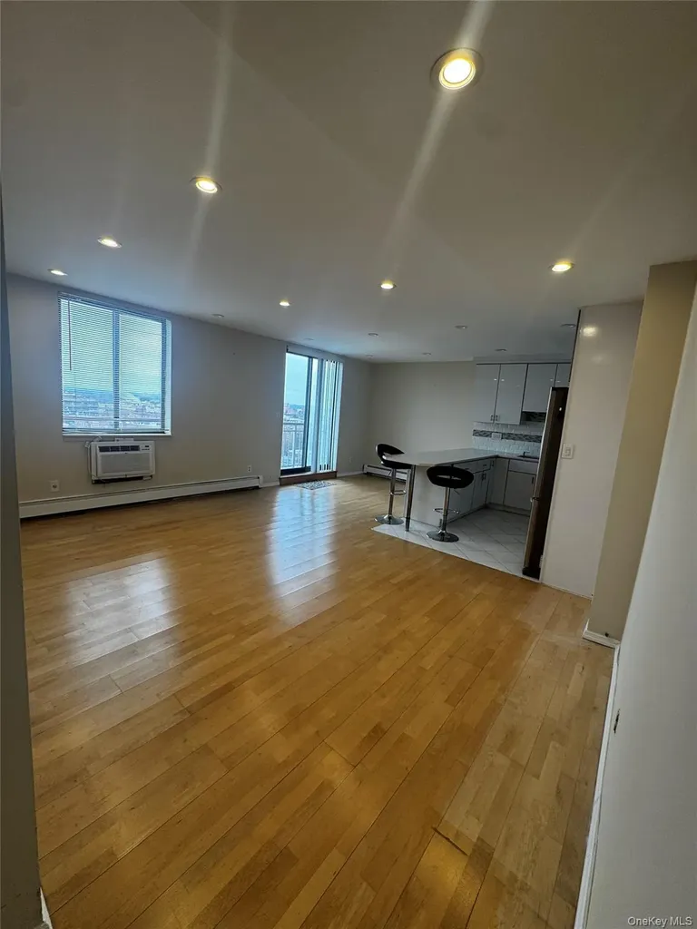 136 17 Maple Avenue Flushing NY 11355