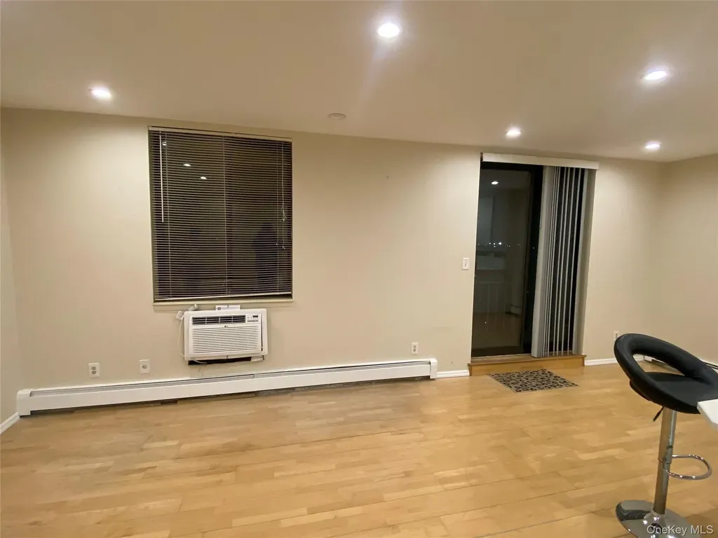 136 17 Maple Avenue Flushing NY 11355