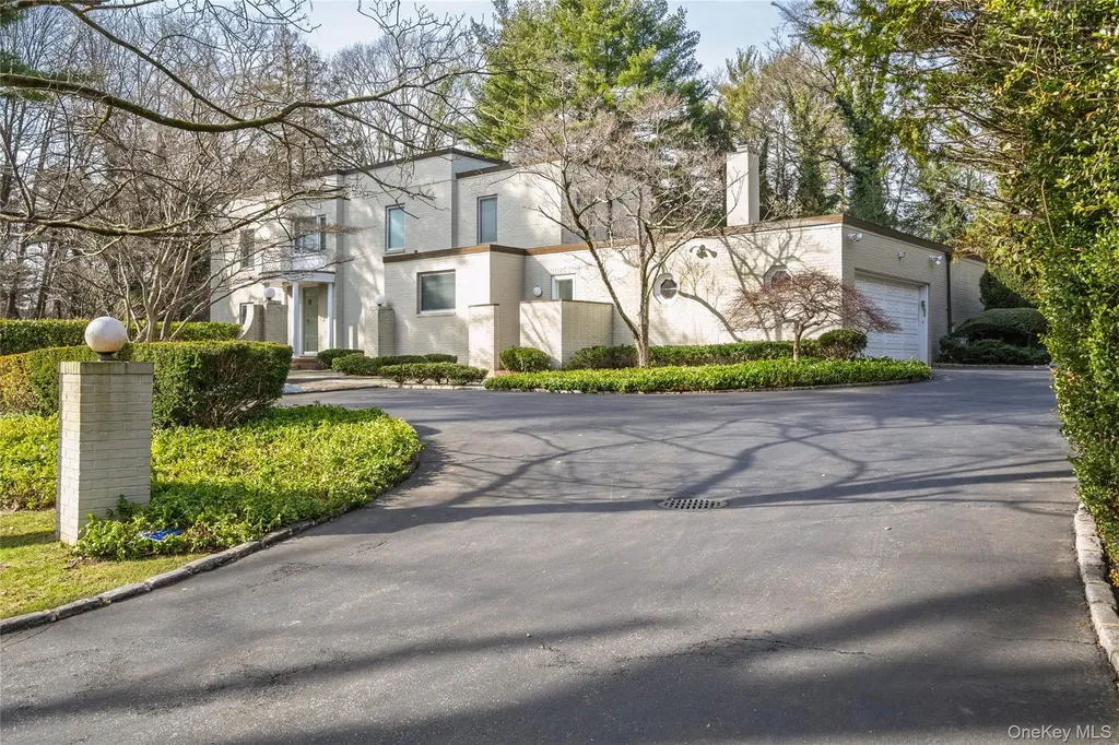 120 Bacon Road Old Westbury NY 11568