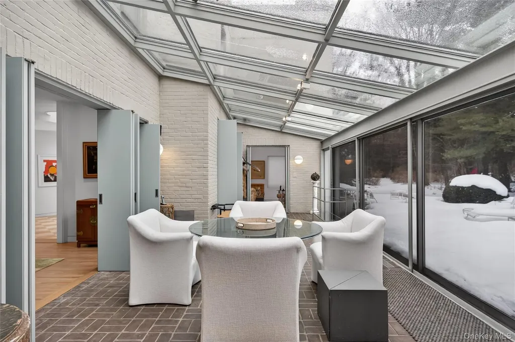 120 Bacon Road Old Westbury NY 11568
