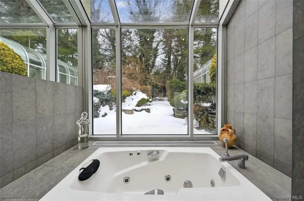 120 Bacon Road Old Westbury NY 11568