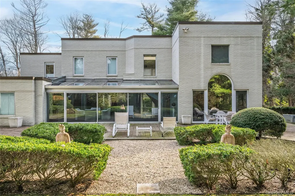 120 Bacon Road Old Westbury NY 11568