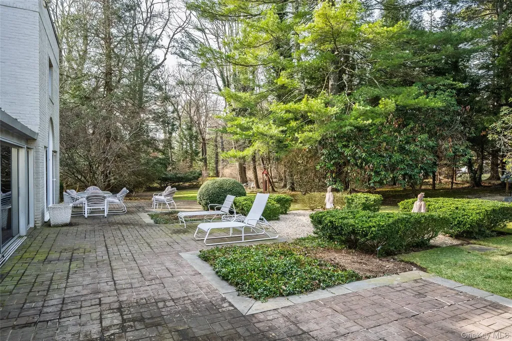 120 Bacon Road Old Westbury NY 11568