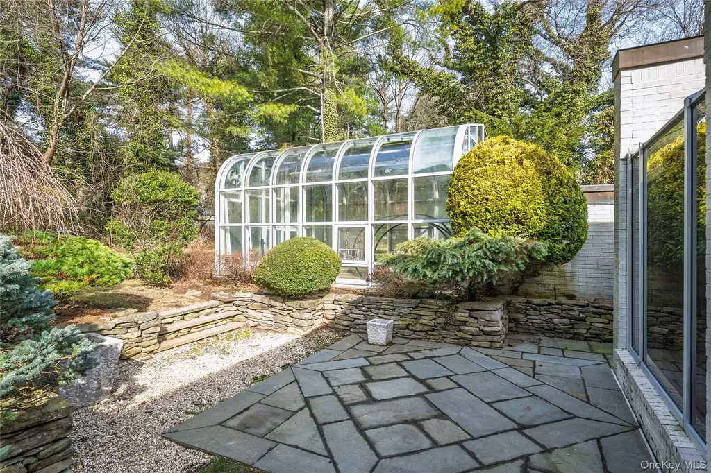 120 Bacon Road Old Westbury NY 11568