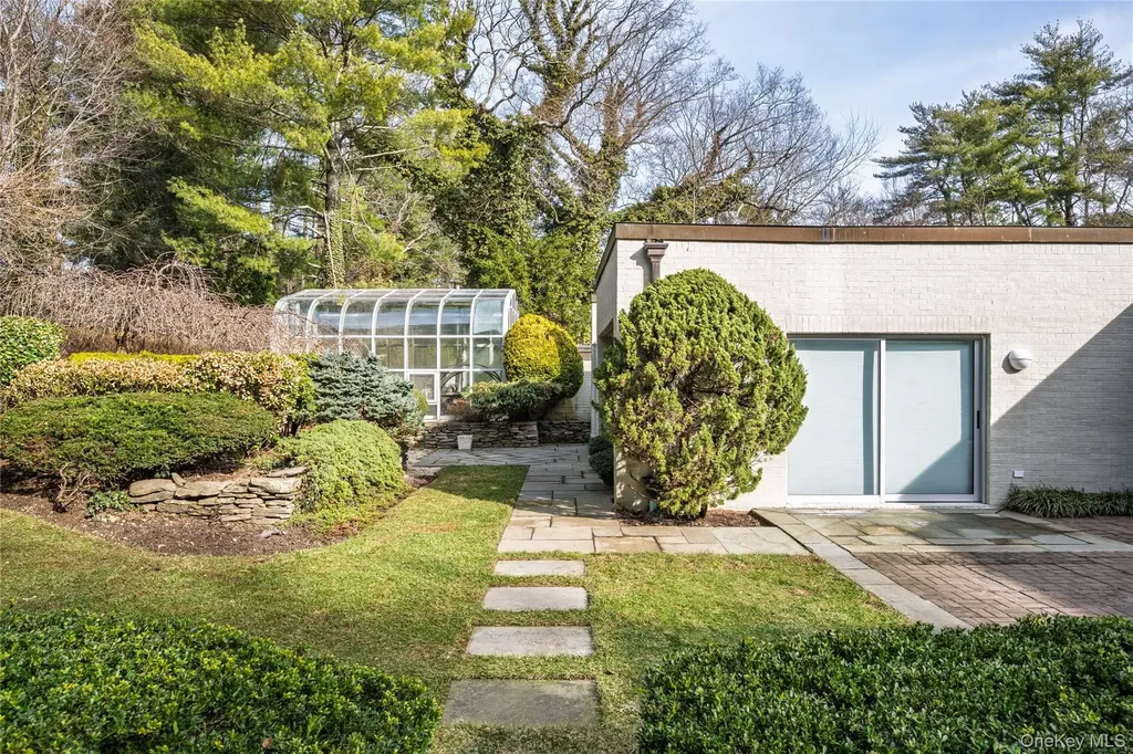 120 Bacon Road Old Westbury NY 11568