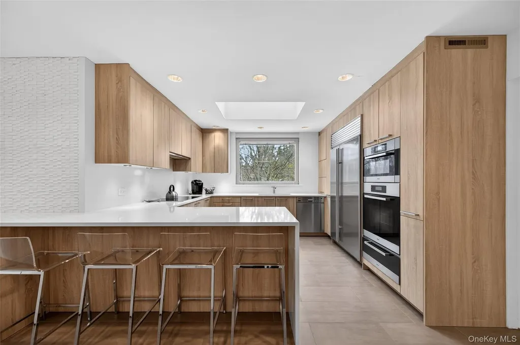 120 Bacon Road Old Westbury NY 11568