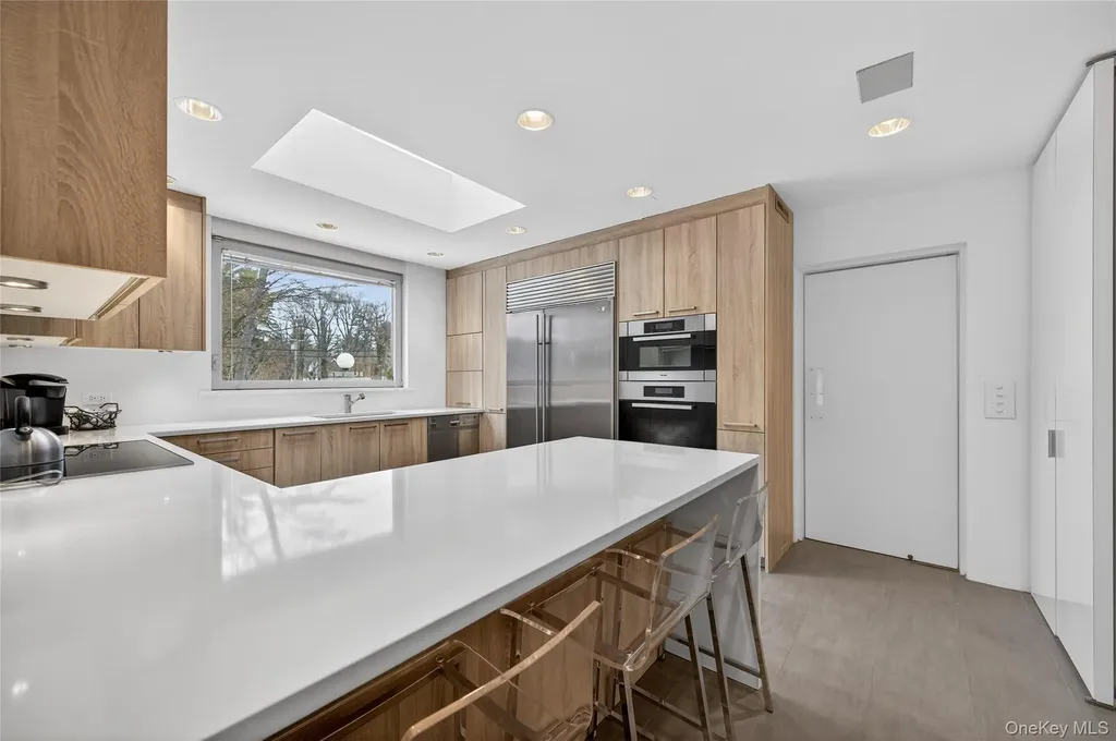 120 Bacon Road Old Westbury NY 11568
