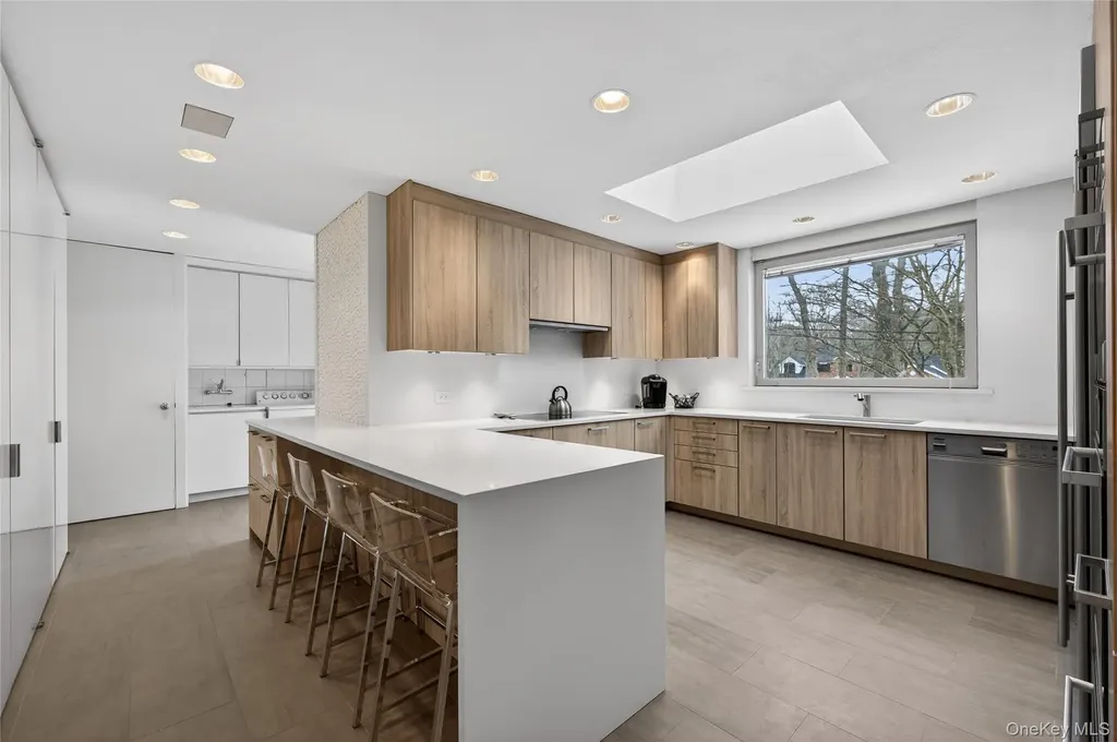 120 Bacon Road Old Westbury NY 11568