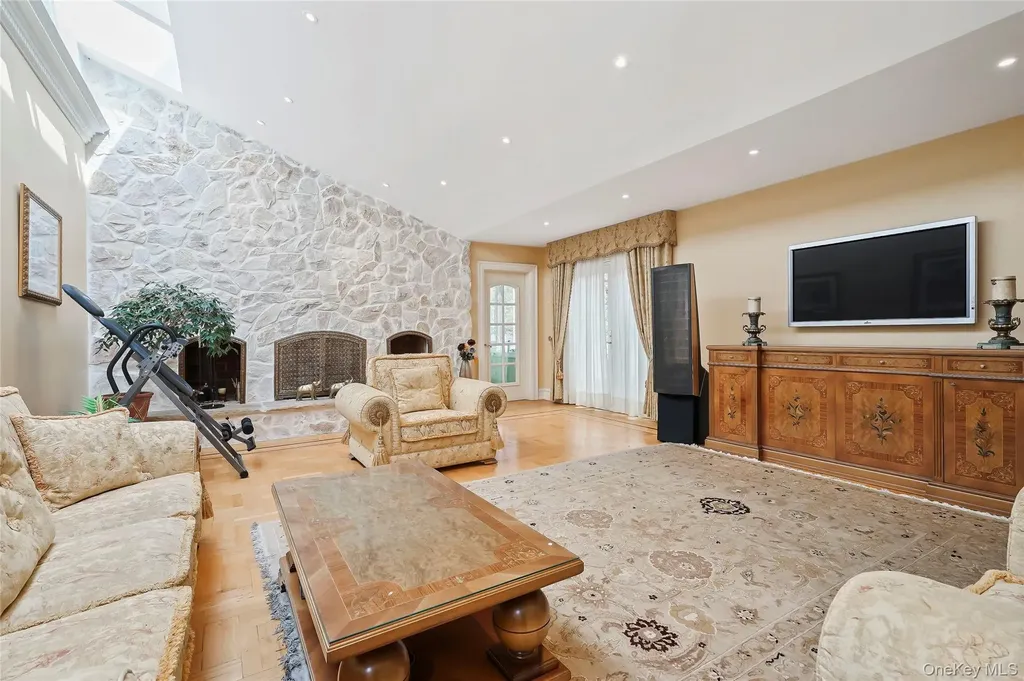 10 Hill Road Sands Point NY 11050