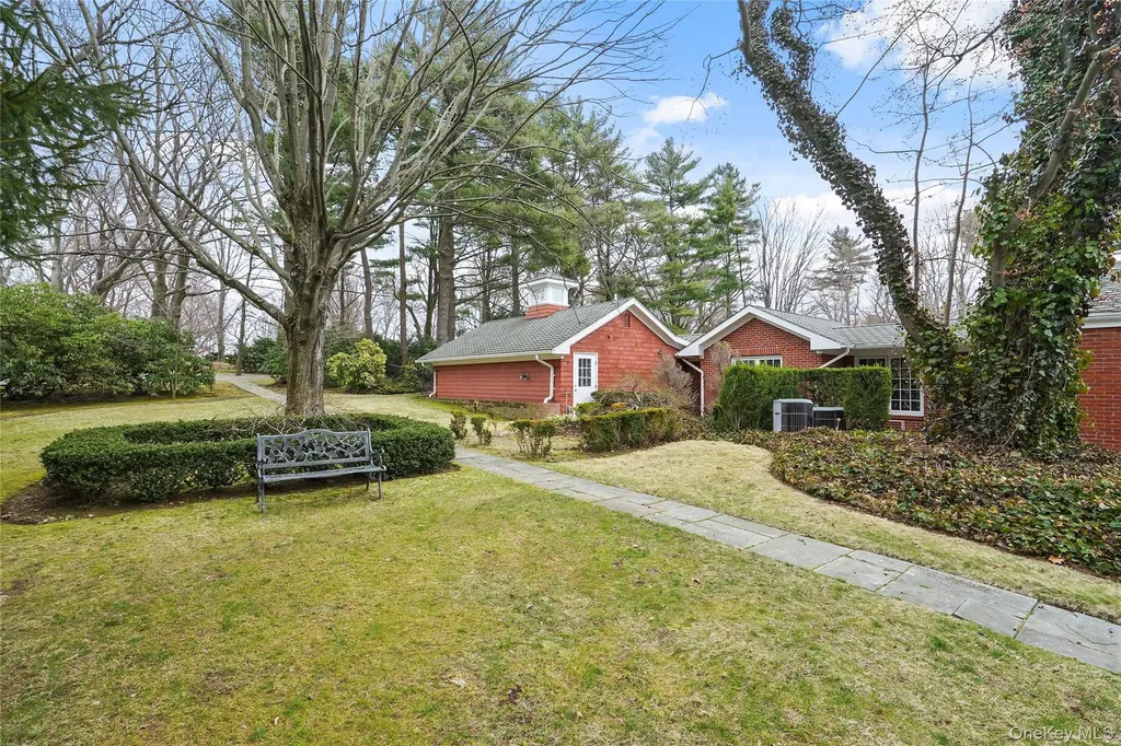 10 Hill Road Sands Point NY 11050