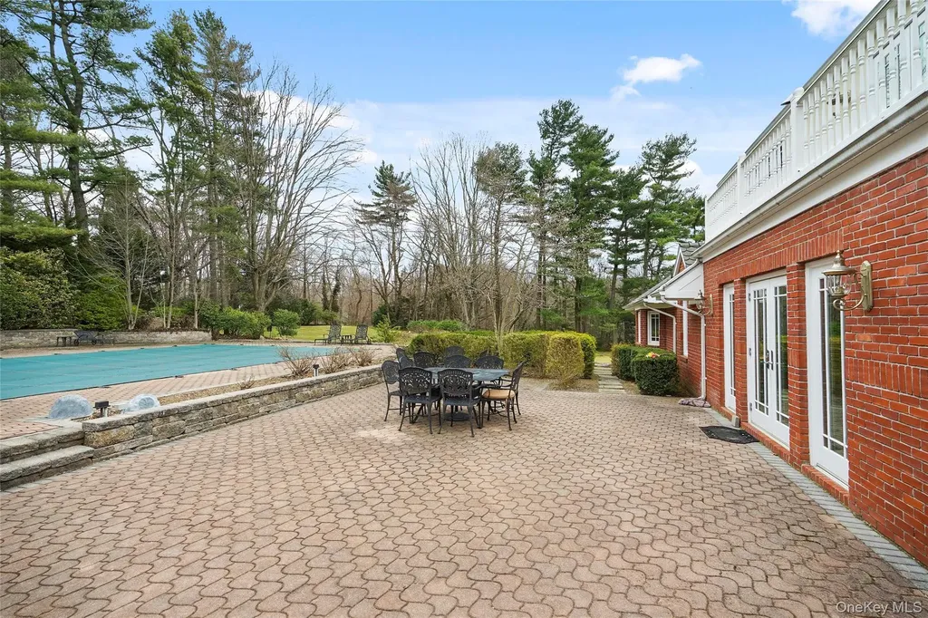 10 Hill Road Sands Point NY 11050