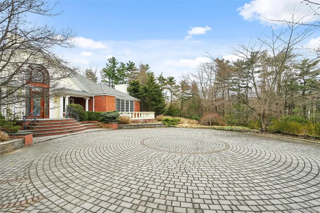 10 Hill Road Sands Point NY 11050