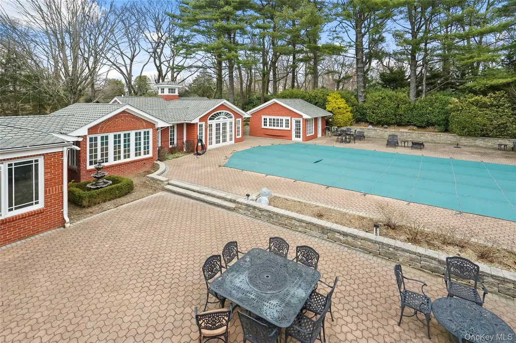10 Hill Road Sands Point NY 11050
