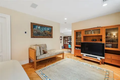 10 Hill Road Sands Point NY 11050