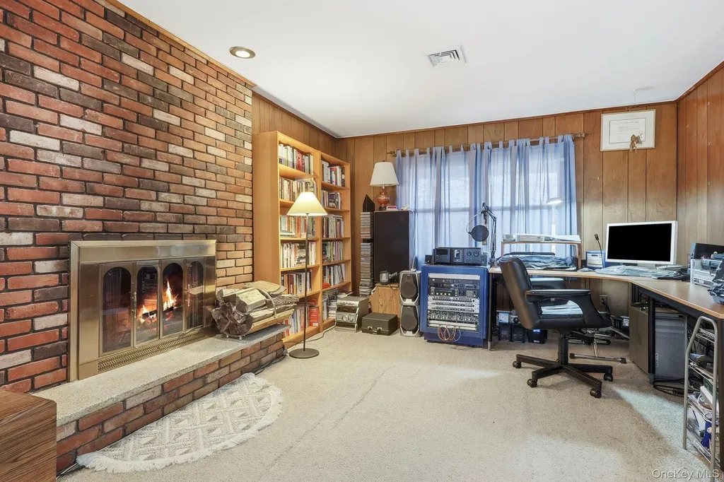 33 Fulmar Road Mahopac NY 10541