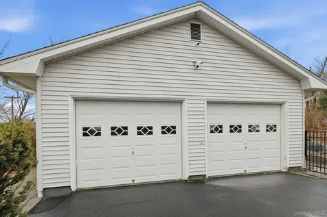 33 Fulmar Road Mahopac NY 10541