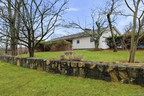 33 Fulmar Road Mahopac NY 10541
