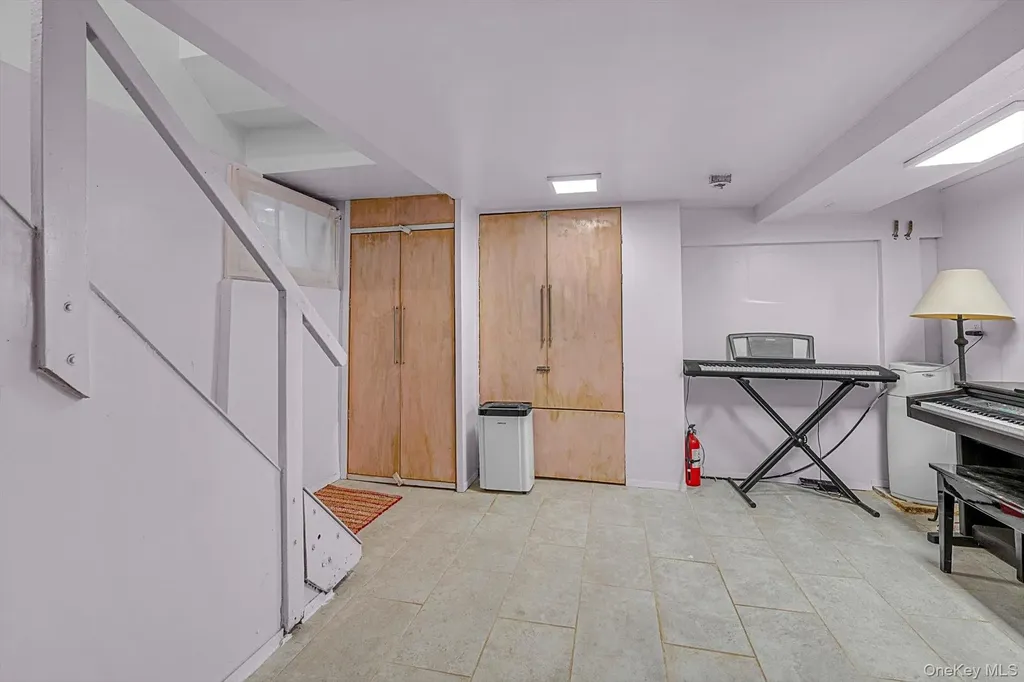 39-12 215th Place Bayside NY 11361