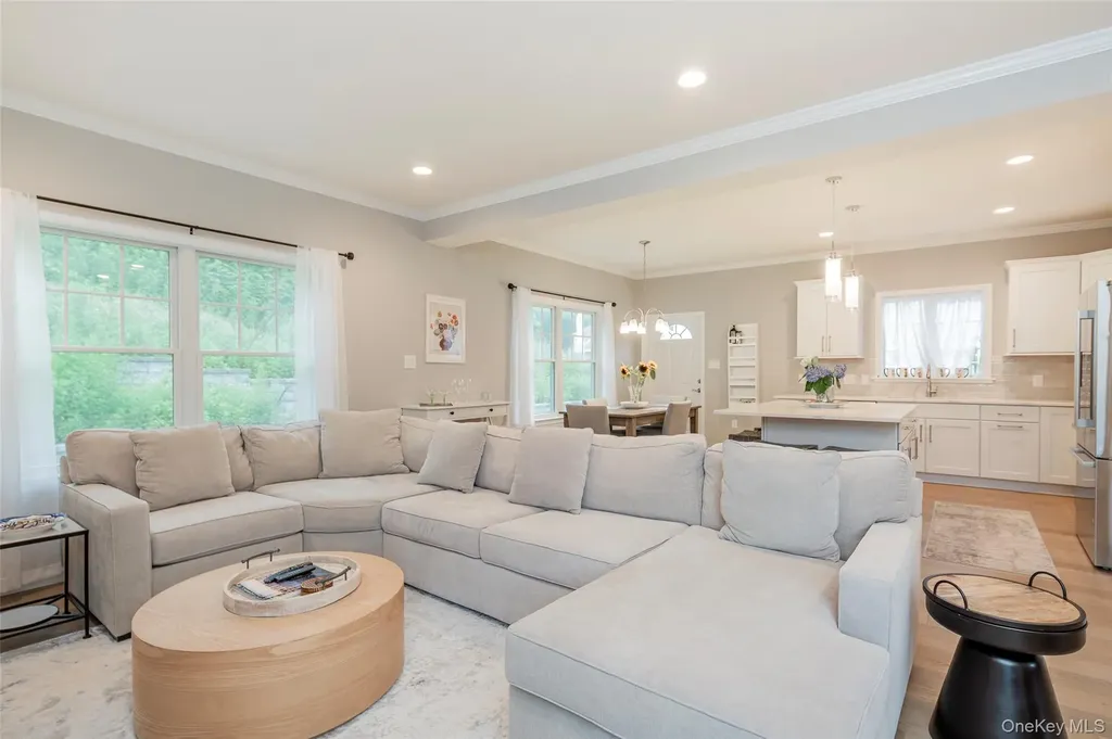 15 S Beach Road Southampton NY 11968