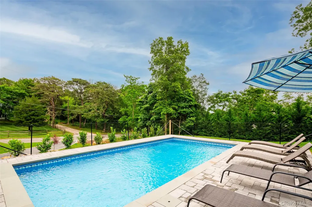 15 S Beach Road Southampton NY 11968