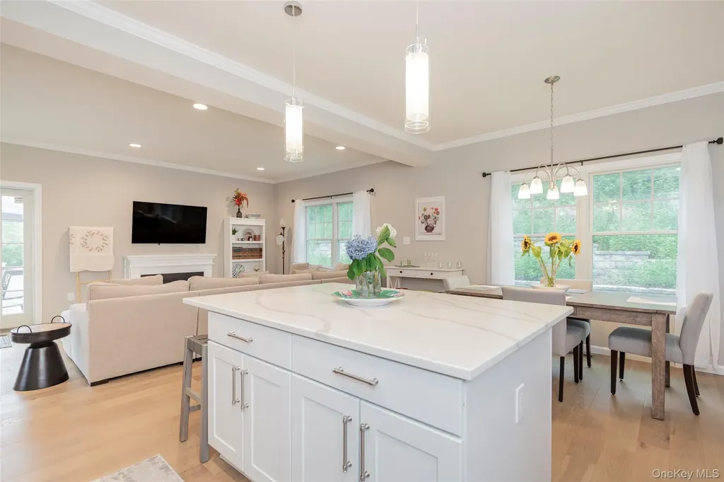 15 S Beach Road Southampton NY 11968