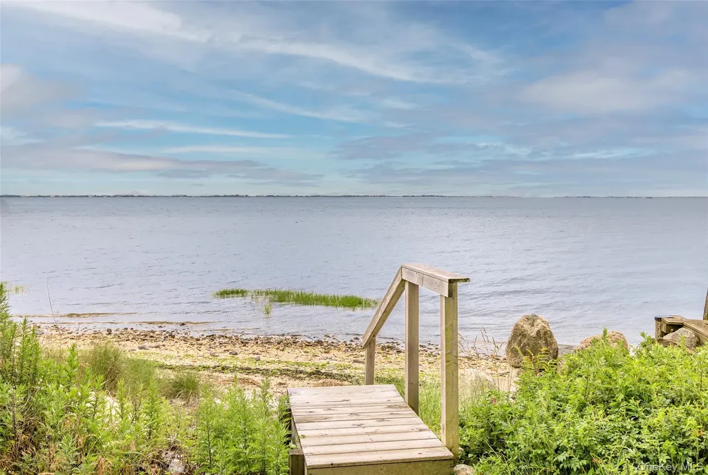 15 S Beach Road Southampton NY 11968