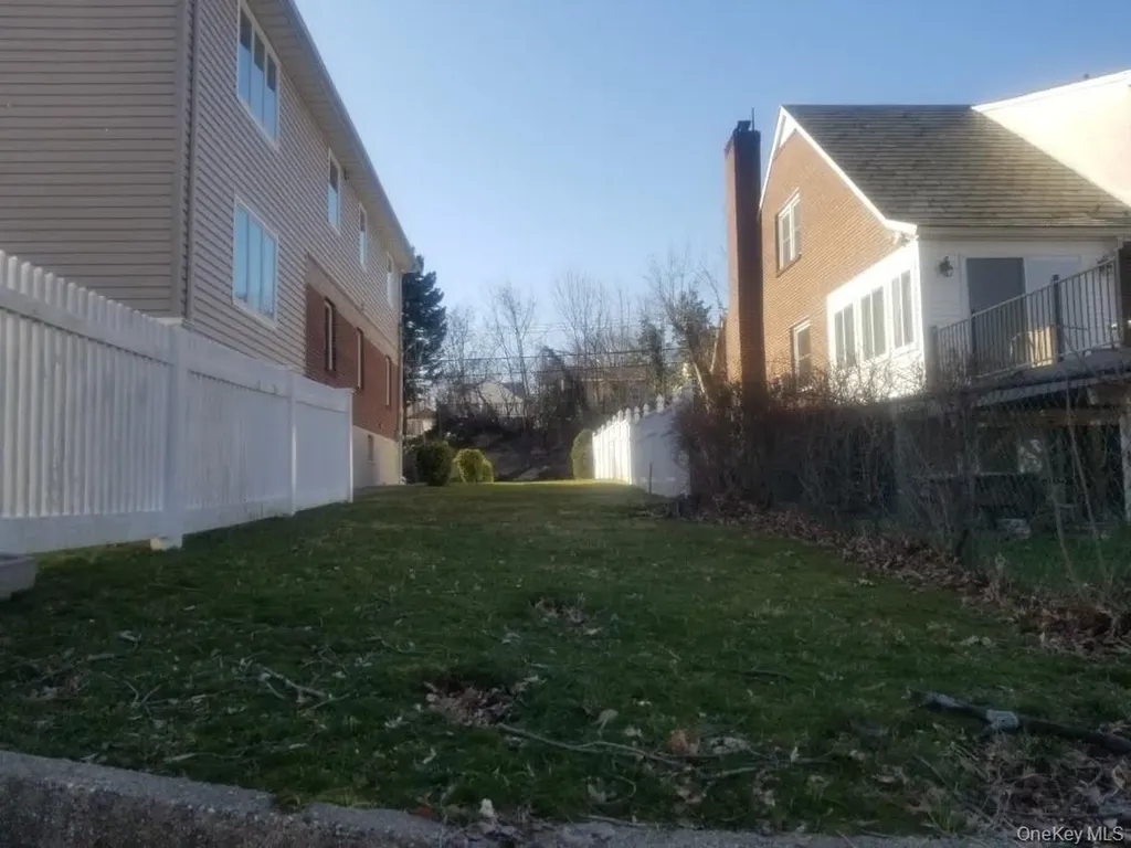 23 Saint James Terrace Yonkers NY 10704