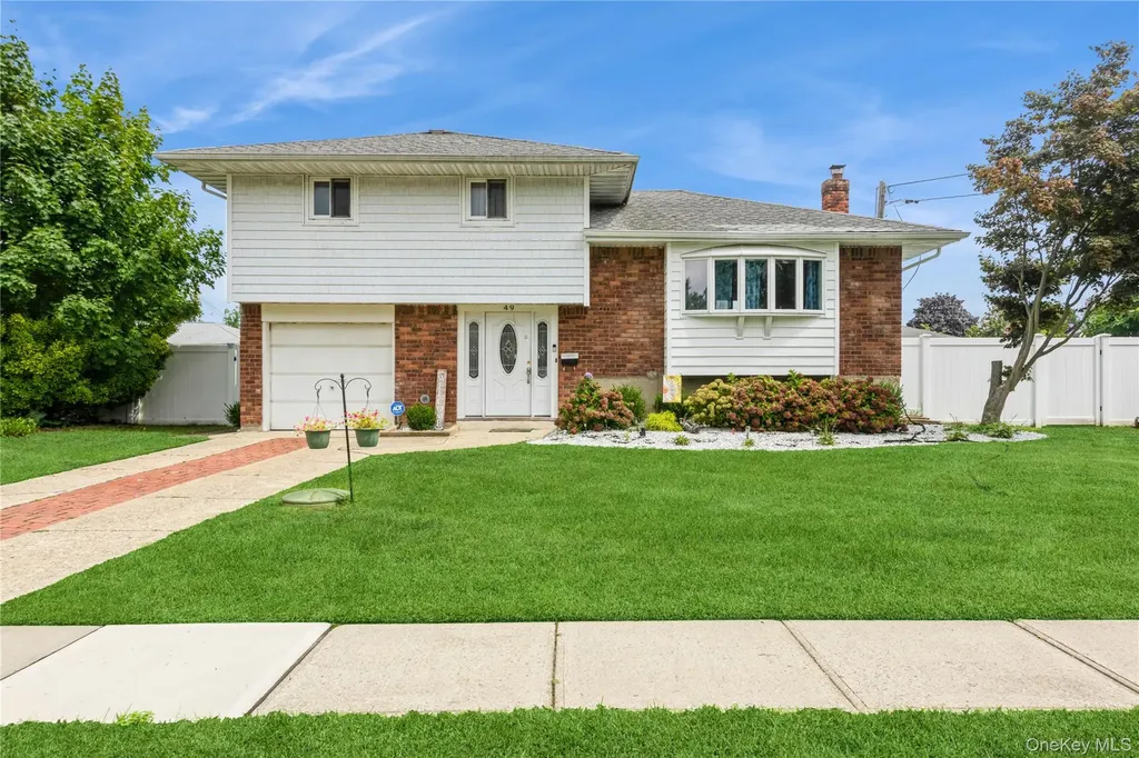 49 Eddie Avenue North Babylon NY 11703