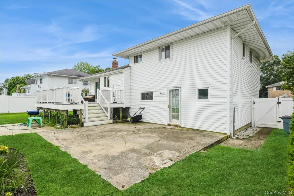 49 Eddie Avenue North Babylon NY 11703