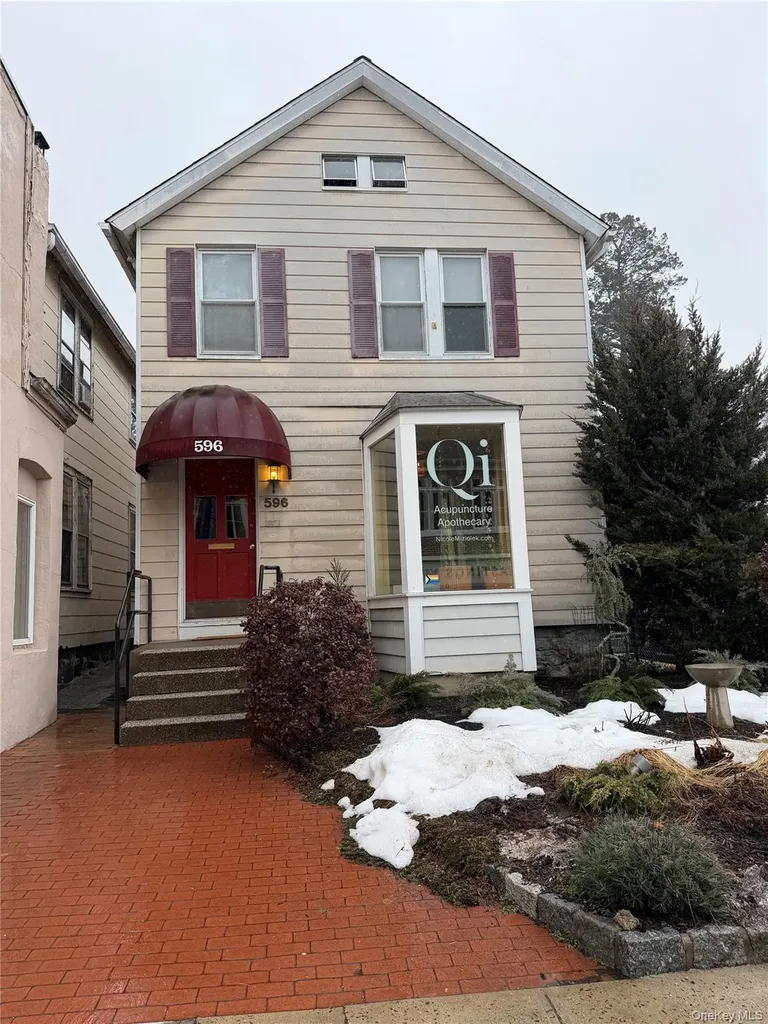 596 Warburton Avenue Hastings-on-hudson NY 10706