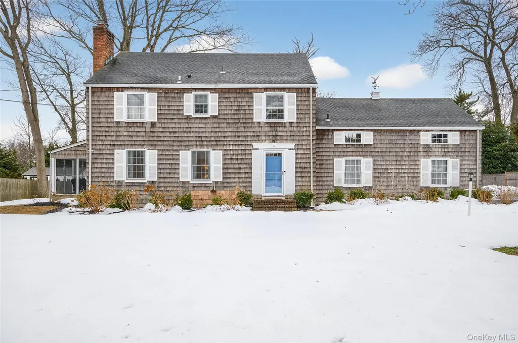 4 Colonial Court Bay Shore NY 11706