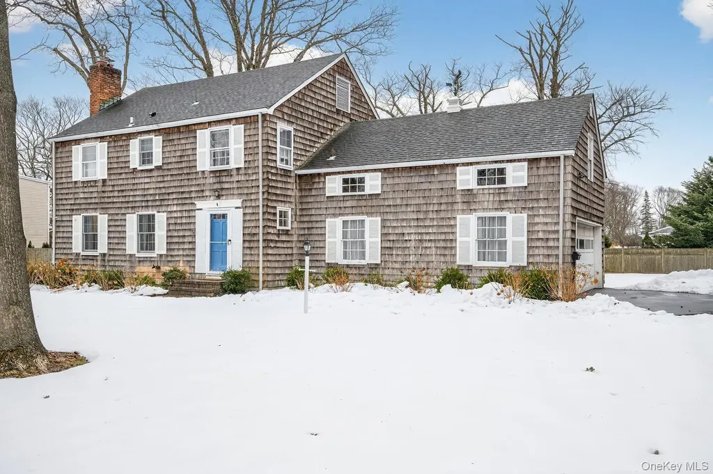 4 Colonial Court Bay Shore NY 11706