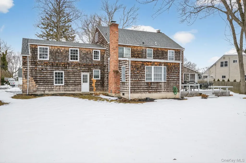 4 Colonial Court Bay Shore NY 11706