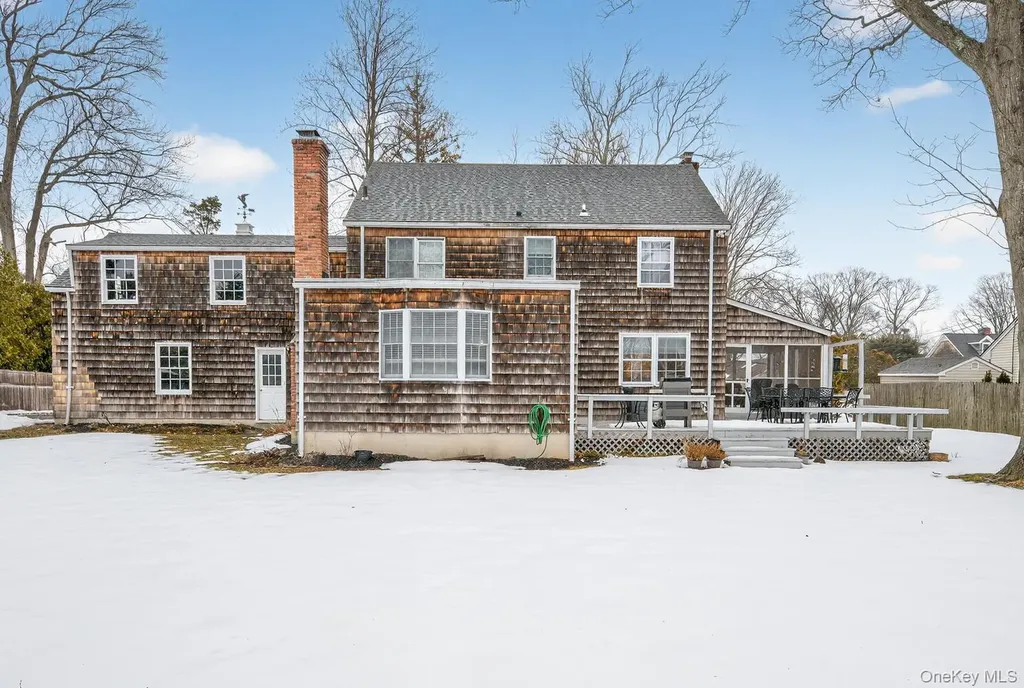 4 Colonial Court Bay Shore NY 11706
