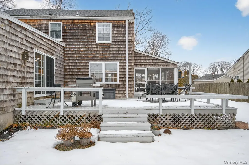 4 Colonial Court Bay Shore NY 11706
