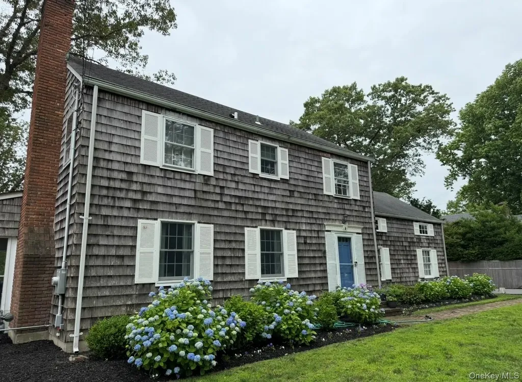 4 Colonial Court Bay Shore NY 11706
