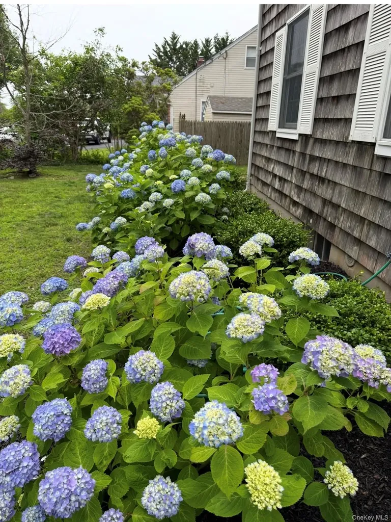 4 Colonial Court Bay Shore NY 11706