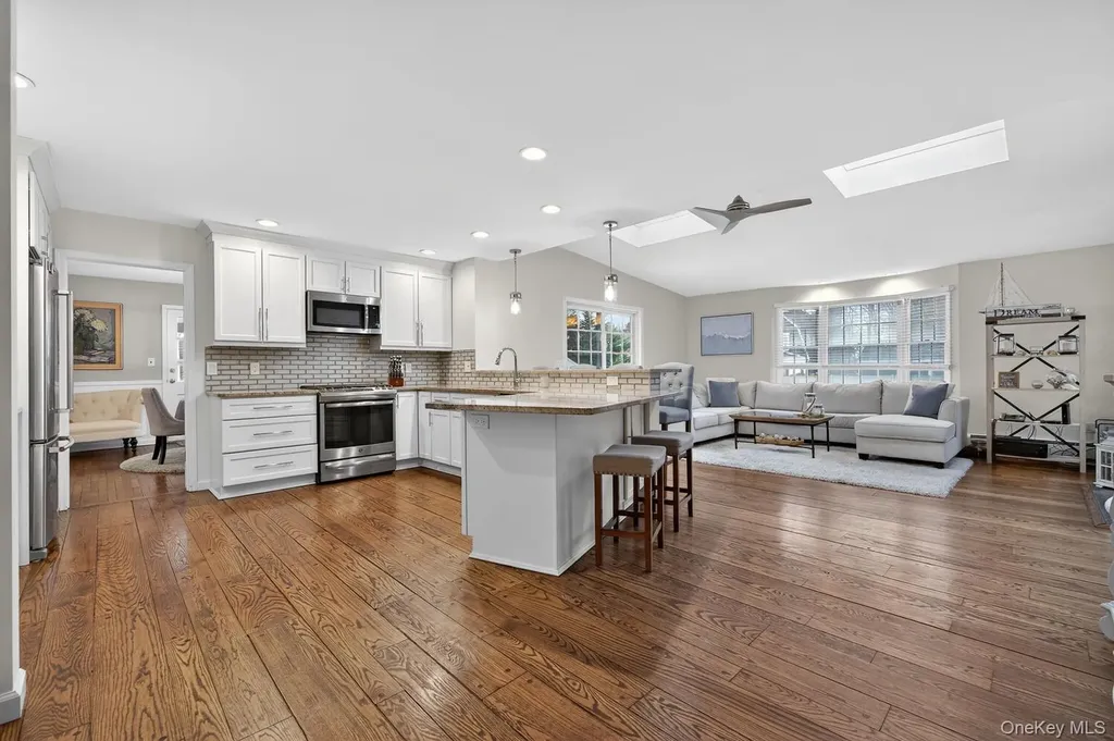 4 Colonial Court Bay Shore NY 11706