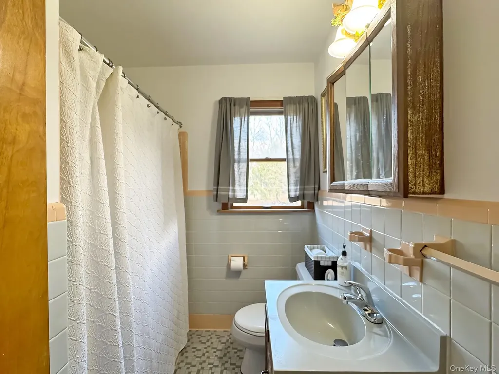 22 Carmen Drive Poughkeepsie NY 12603