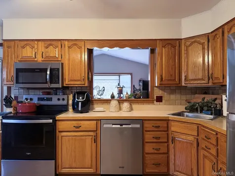 22 Carmen Drive Poughkeepsie NY 12603