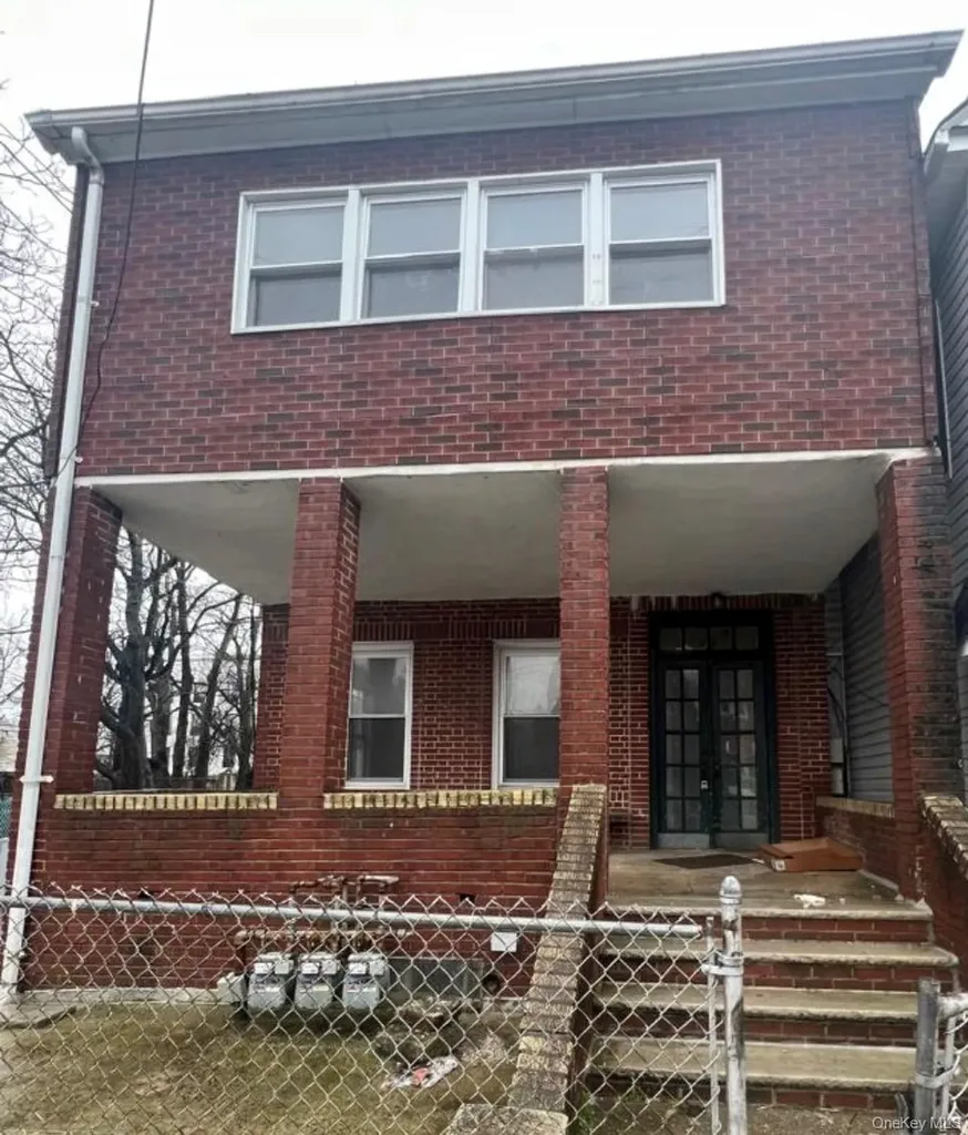 854 E 229th Street Bronx NY 10466